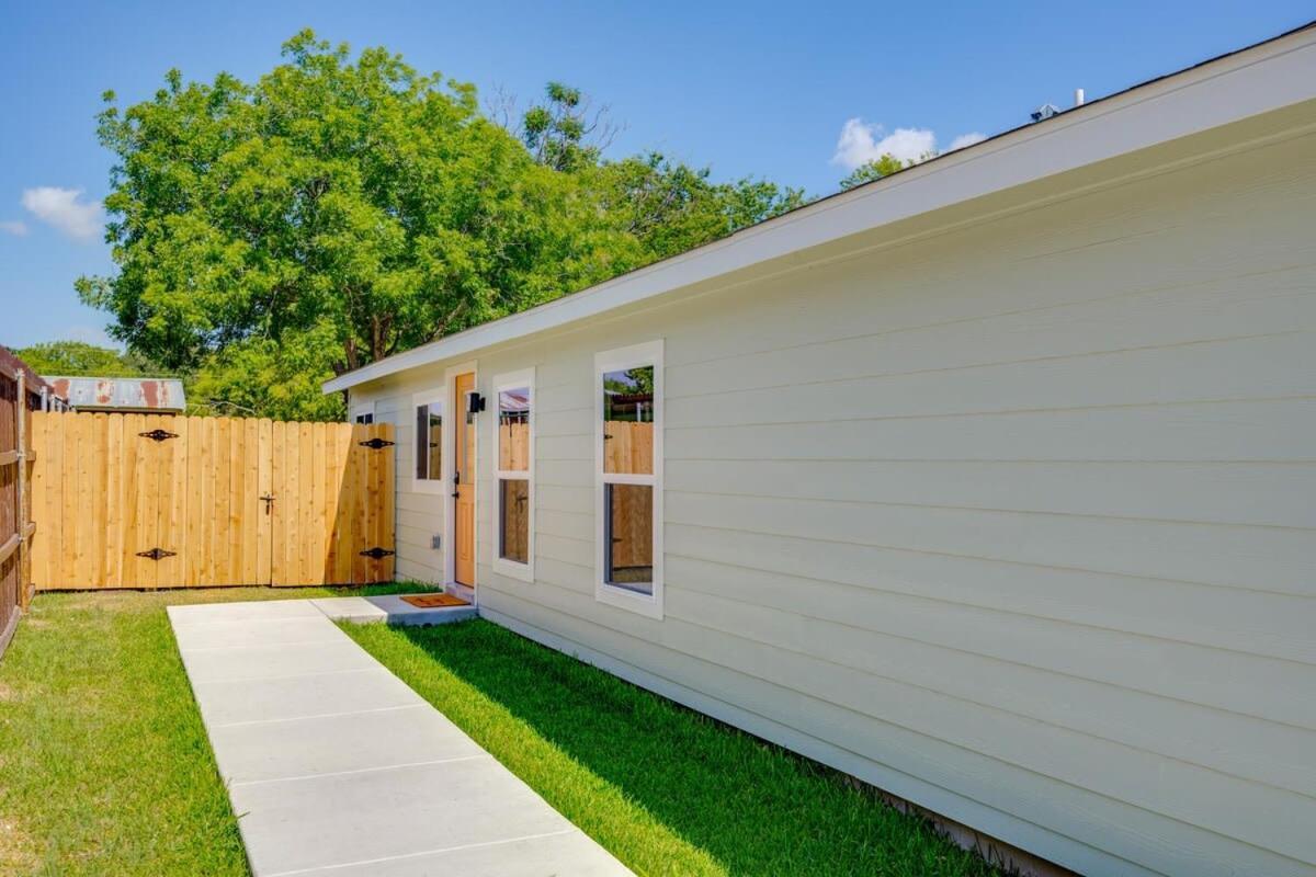 2 Kings Hot Tub Modern Cottage Hill Country Blanco Exterior photo
