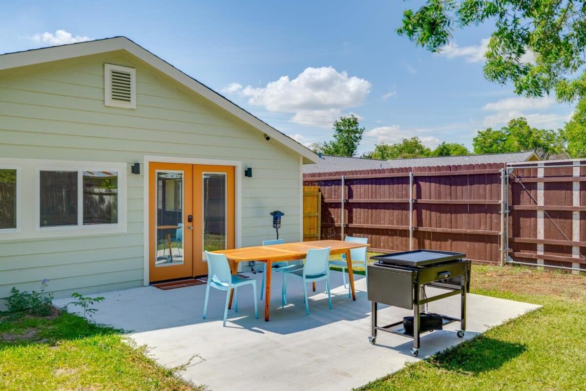 2 Kings Hot Tub Modern Cottage Hill Country Blanco Exterior photo