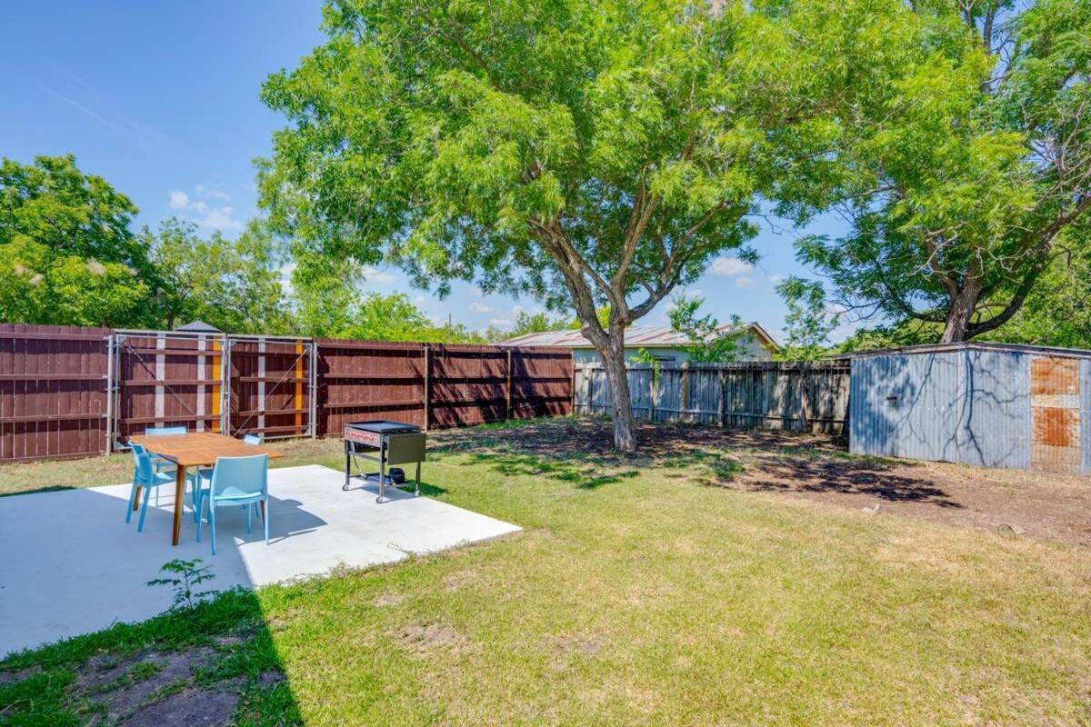 2 Kings Hot Tub Modern Cottage Hill Country Blanco Exterior photo